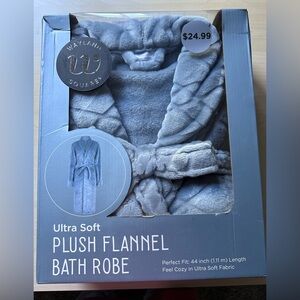 Wayland Square Ultra Soft Plaid Flannel BathRobe 44 Inch Length (Blue) New